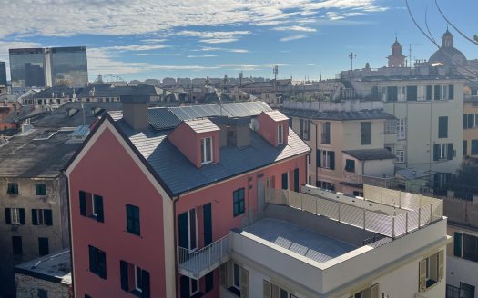 una vista sui tetti di Genova da salita della tosse