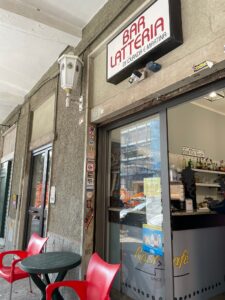 Via Coronata 42-44 R – Negozio